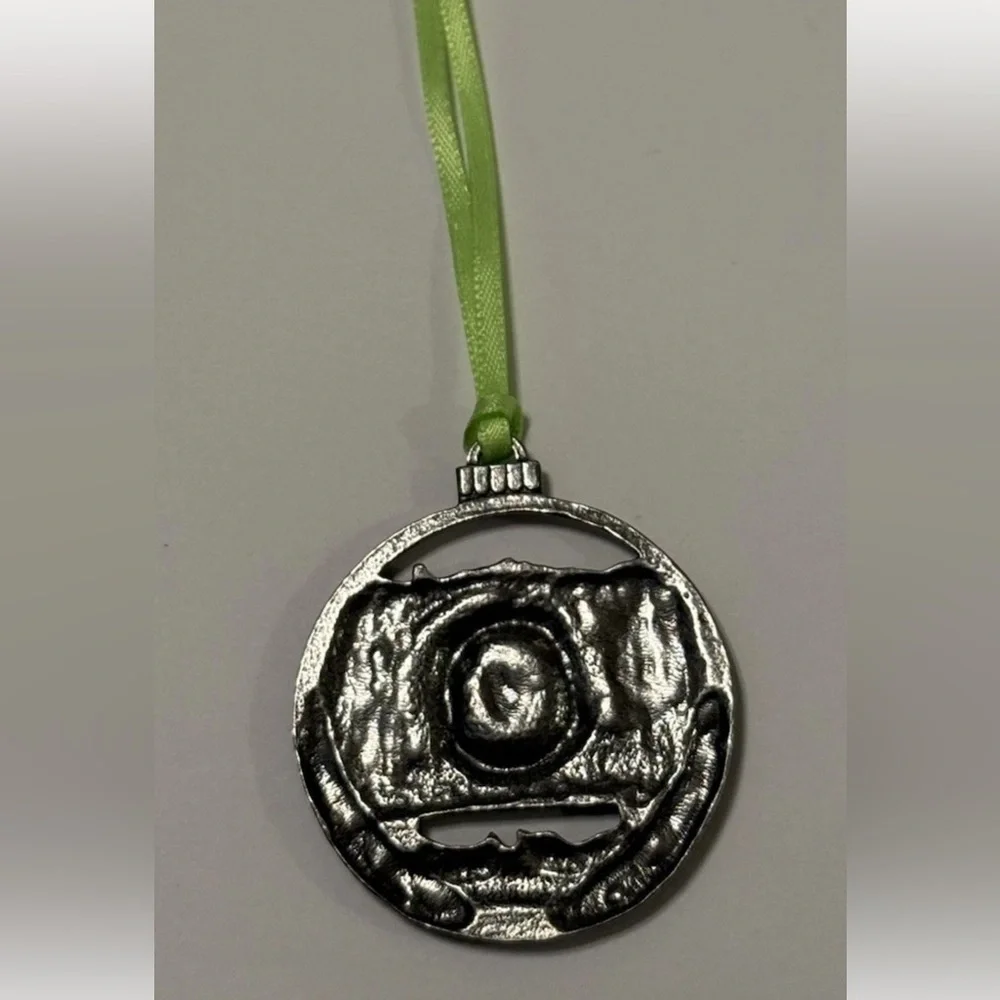 Birds & Blooms 2000 Seasons Greetings Wreath Pewter Christmas Ornament - Vintage